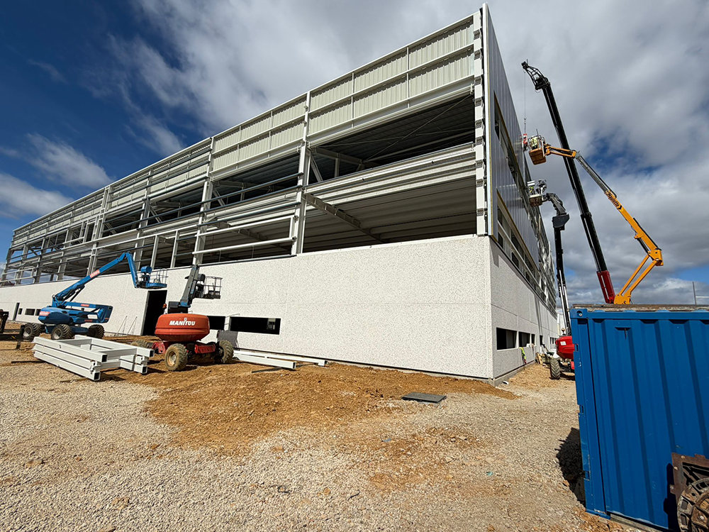 AMPLIACIÓN DE INSTALACIONES EN LABORATORIOS SYVA. Constructora NistalyBello